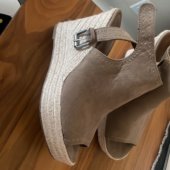 Universal thread size 8— only worn once!!! - Picture 2 of 4